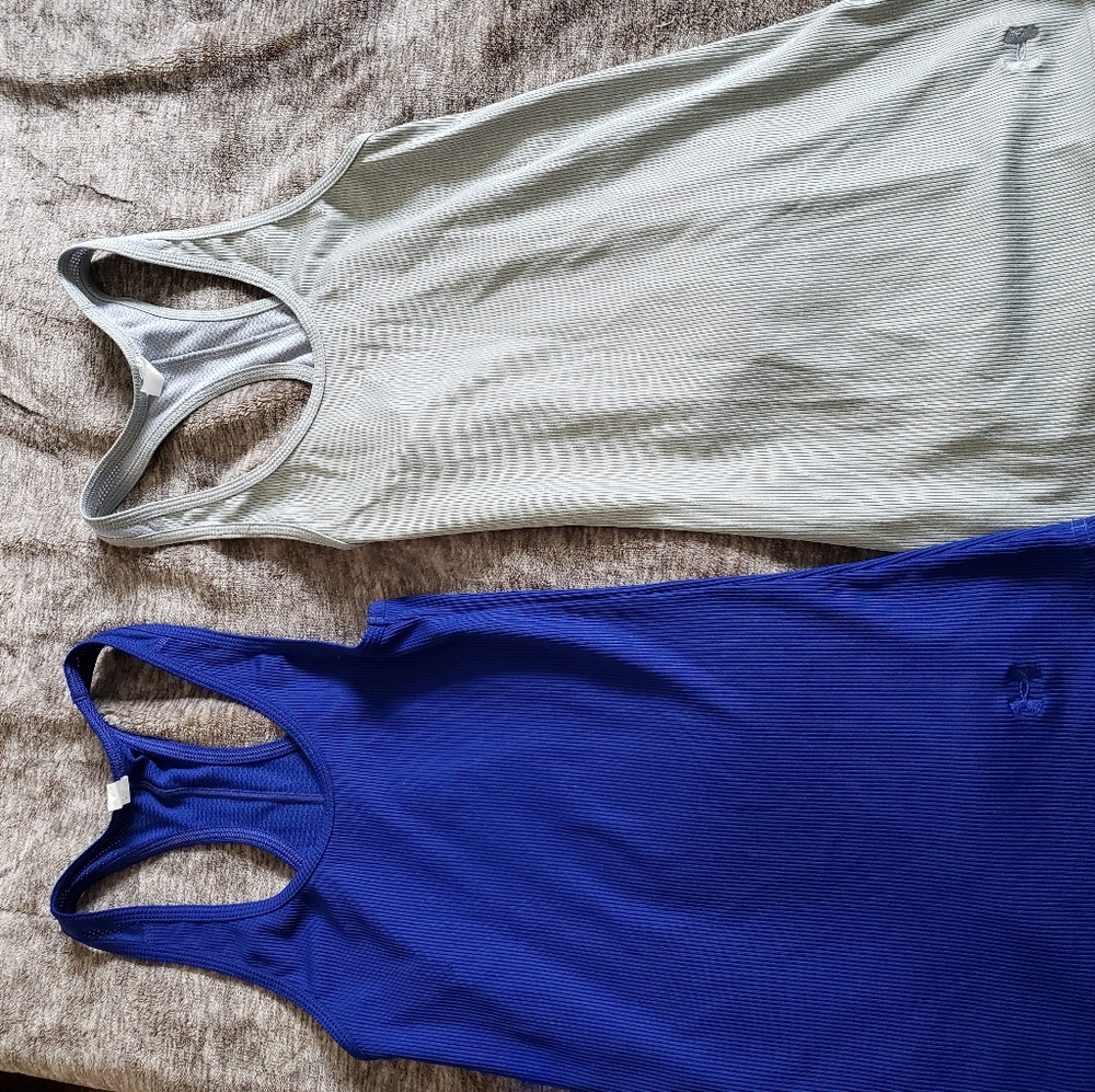 2 Under Armour womens tank tops size xs